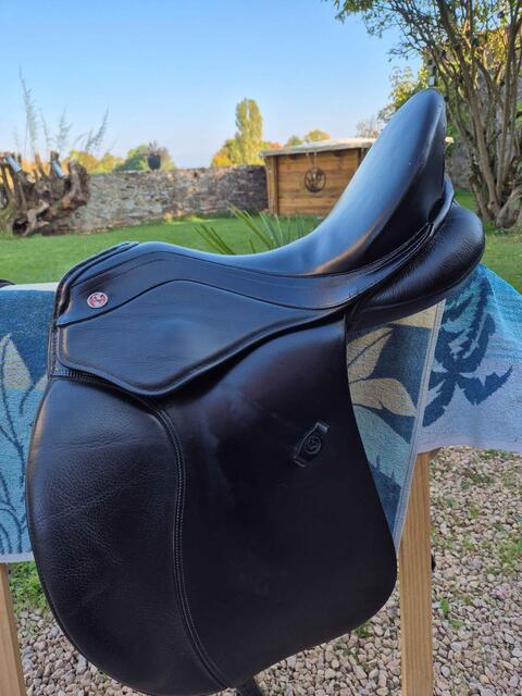 selle dressage Kieffer cuir noire Tbe
