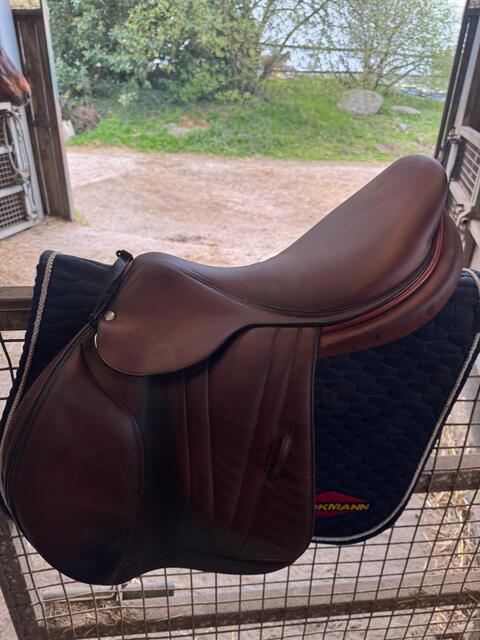 Selle BUTET semi plate T18,5