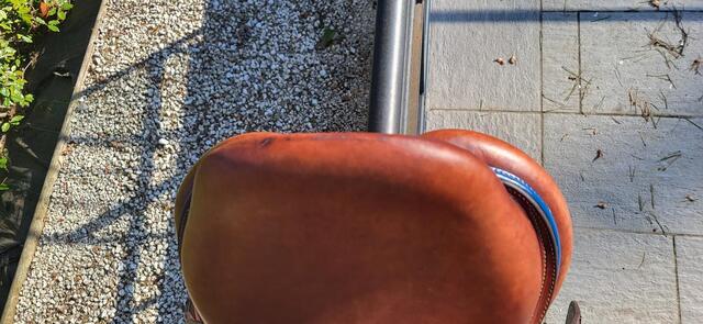 Selle CWD SE02 Havane 16 " très bon etat