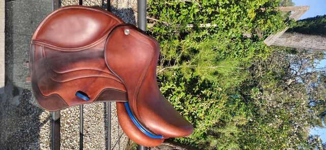 Selle CWD SE02 Havane 16 " très bon etat