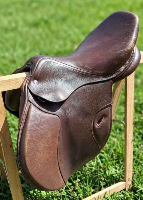 selle Roméo Fouganza 17"5 avec tapis décathlon
