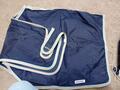 couvre reins bleu marine bordure beige imperméable