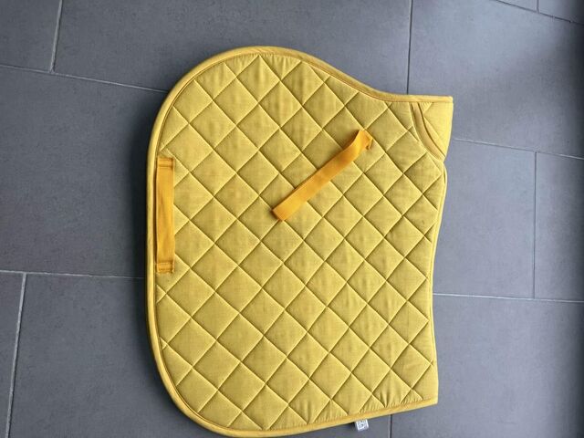 tapis jaune