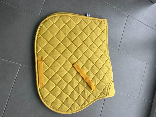 tapis jaune