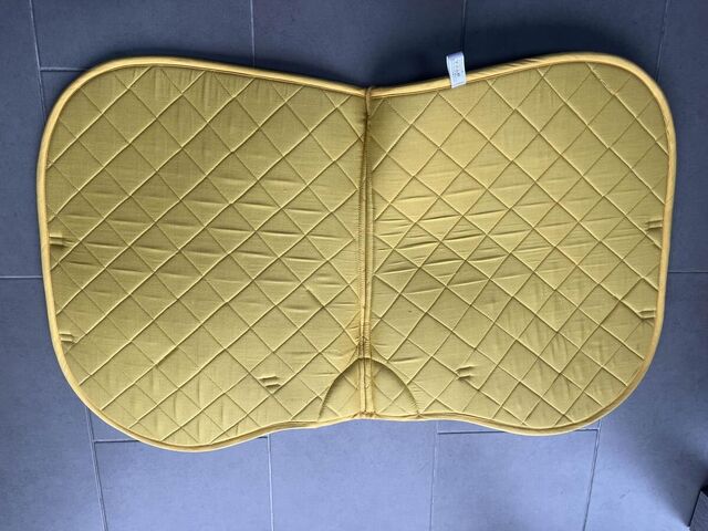 tapis jaune