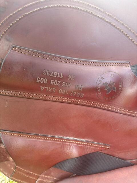 Selle de dressage marron CWD neuve