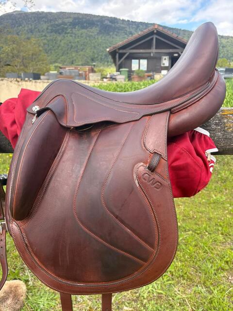 Selle de dressage marron CWD neuve