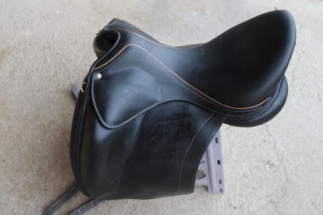 Selle de dressage CHILDERIC 18