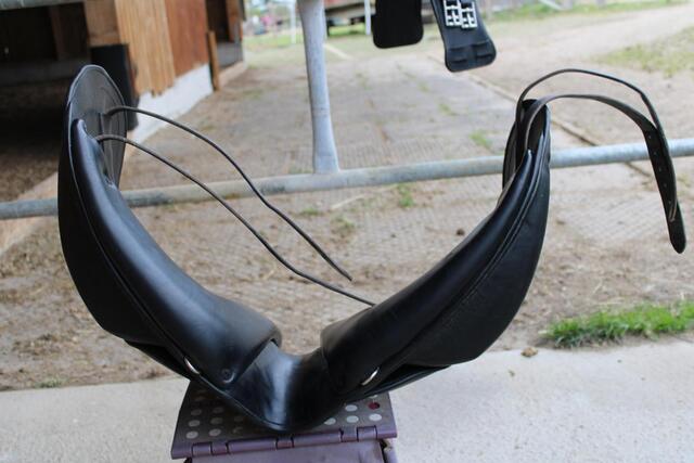 Selle de dressage CHILDERIC 18