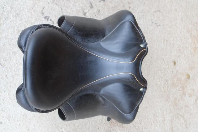 Selle de dressage CHILDERIC 18