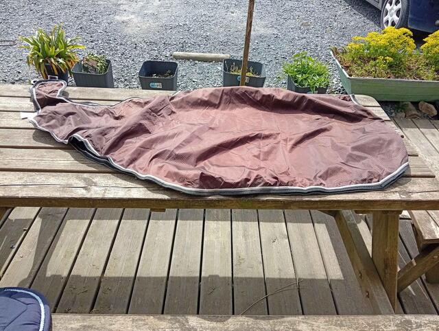 couvre reins imperméable marron liseré beige/marron