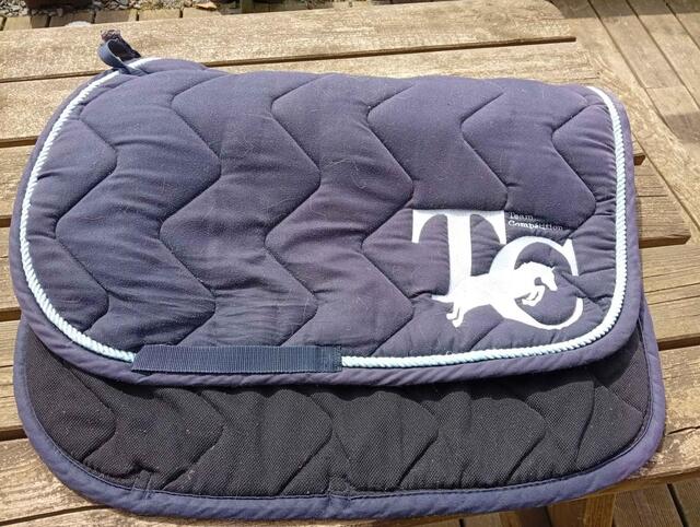 tapis bleu marine