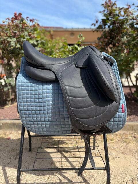 À vendre Selle de dressage Devoucoux Makila Harmonie