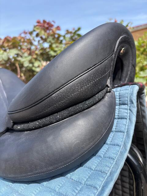 À vendre Selle de dressage Devoucoux Makila Harmonie