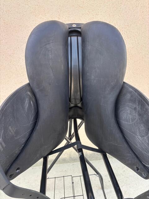 À vendre Selle de dressage Devoucoux Makila Harmonie