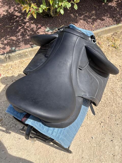 À vendre Selle de dressage Devoucoux Makila Harmonie