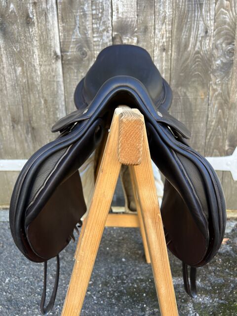 Selle Hermès Cavalle II Taille 17,5 Cuir Havane & fil Rubis Nov2020 peu servie