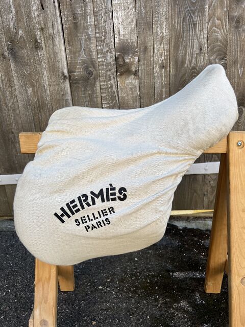 Selle Hermès Cavalle II Taille 17,5 Cuir Havane & fil Rubis Nov2020 peu servie