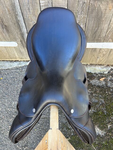 Selle Hermès Cavalle II Taille 17,5 Cuir Havane & fil Rubis Nov2020 peu servie