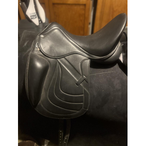 Selle de dressage