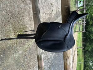 selle de dressage Wintec Isabelle Werth 17’