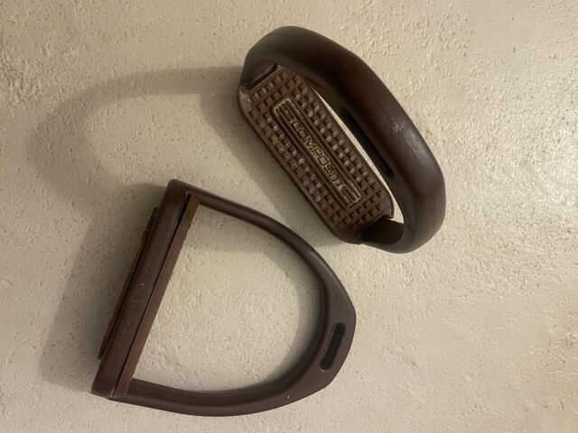 Etriers Compositi "Profil" marrons