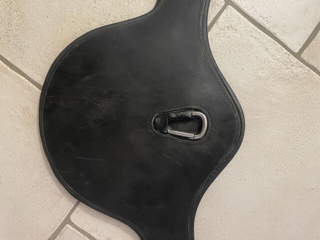 Sangle bavette noire 135 cm avec élastiques