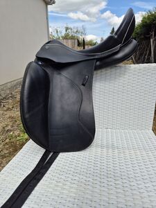 Selle de dressage Stübben Euphoria 18" – Option Biomex – Excellent état