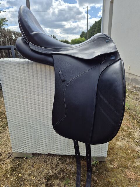 Selle de dressage Stübben Euphoria 18" – Option Biomex – Excellent état