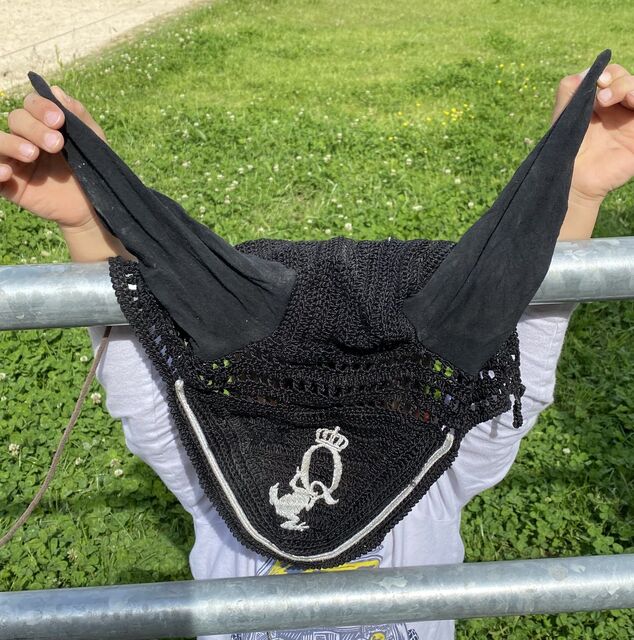bonnet Frog Save The Queen noir et blanc