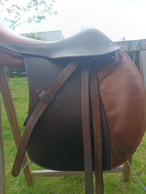 Selle fouganza mixte en cuir 17 pouces