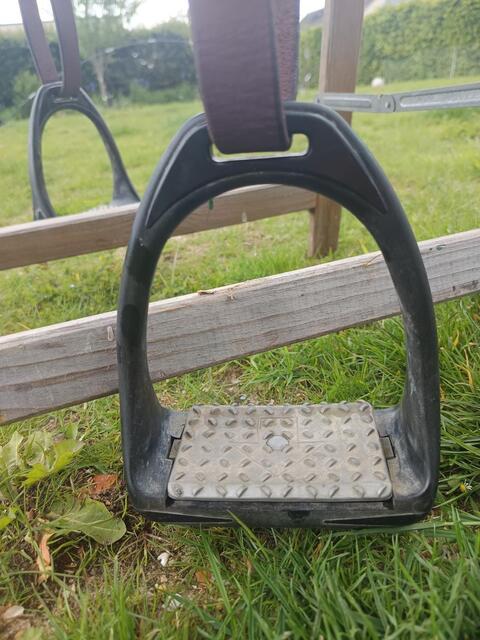Selle fouganza mixte en cuir 17 pouces