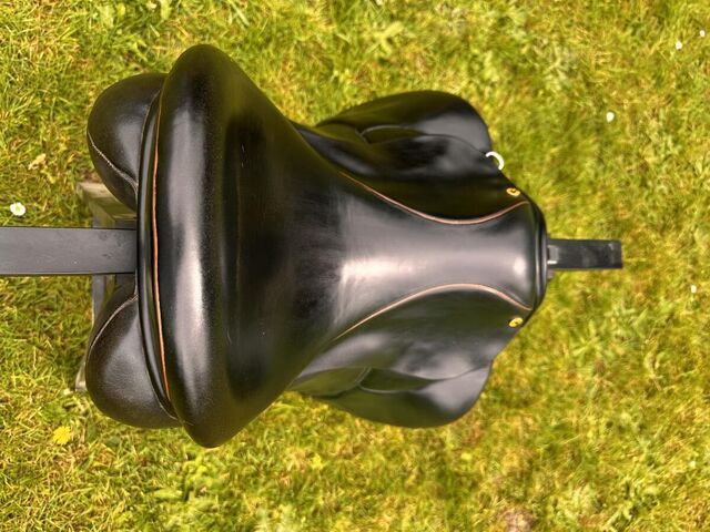 Selle dressage cuir