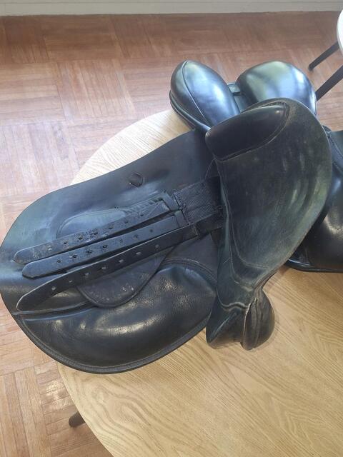 Selle Mixte Noire 17.5, marque Allures
