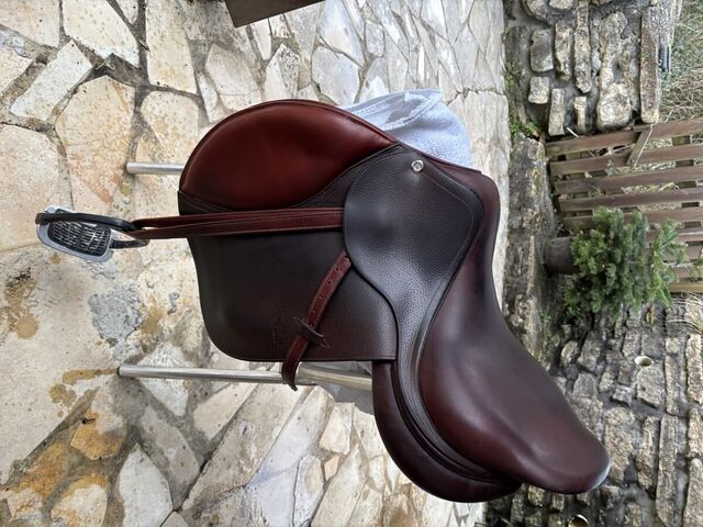 Selle mixte CWD en taille 16,5"