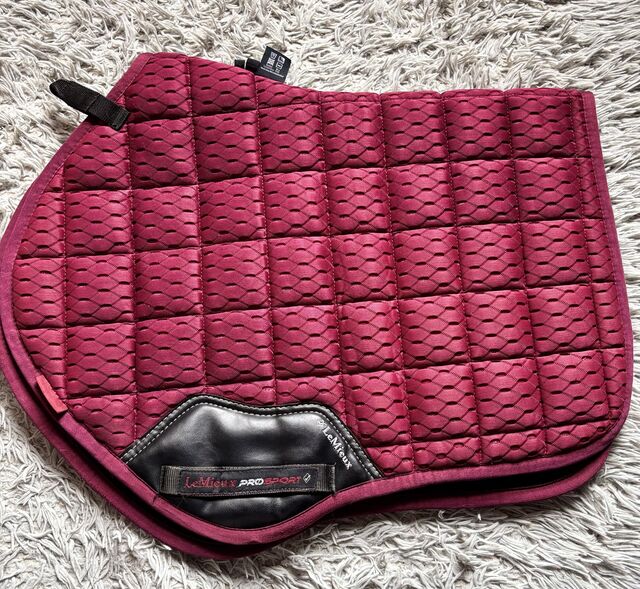 Tapis LeMieux ProSport Bordeaux – Taille Cheval – État impeccable