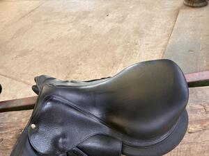 Selle Forestier Seoul 17"5 2A, veau grainé noire année 2025