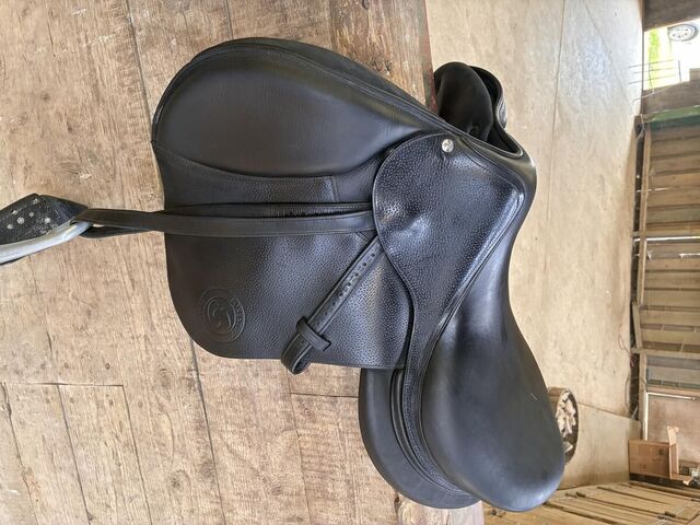 Selle Forestier Seoul 17"5 2A, veau grainé noire année 2025