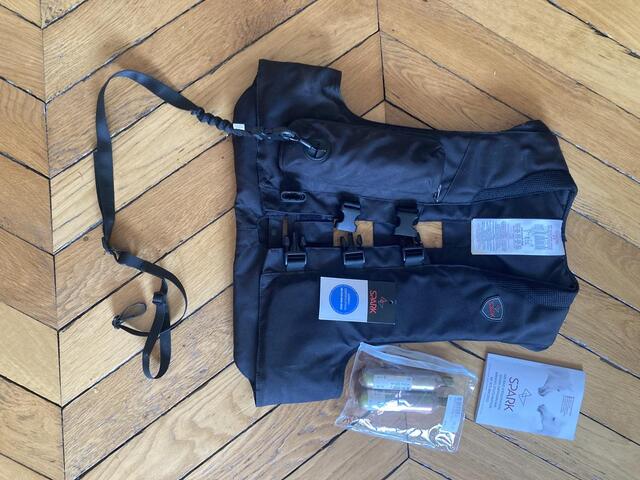 Airbag Hippodrome Spark taille XS (jamais déclenché, peu utilisé)