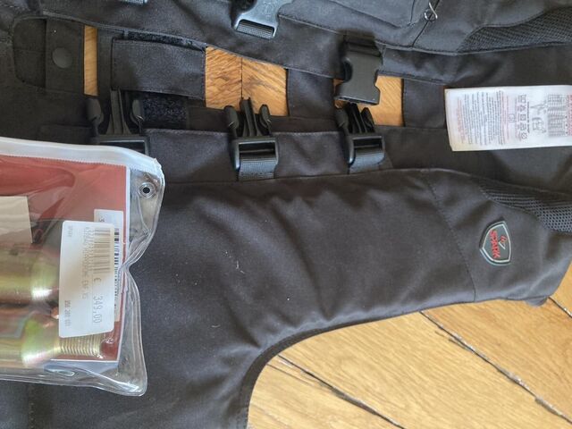 Airbag Hippodrome Spark taille XS (jamais déclenché, peu utilisé)