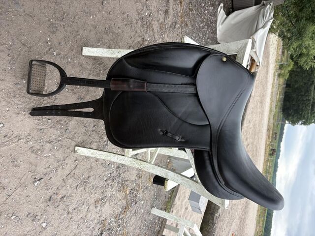Selle dressage noir