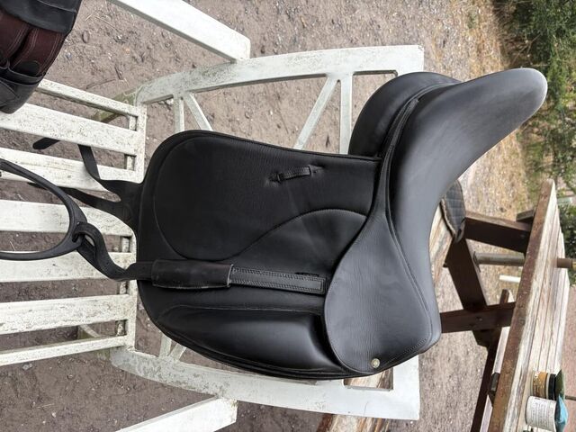 Selle dressage noir