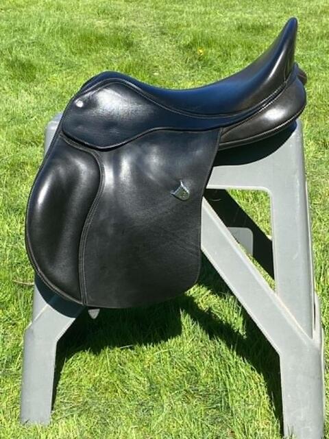 Selle Bates mixte, cuir noir, bon état