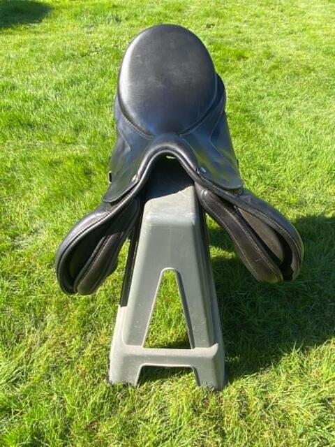 Selle Bates mixte, cuir noir, bon état