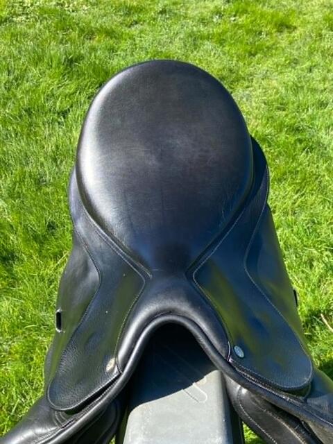 Selle Bates mixte, cuir noir, bon état