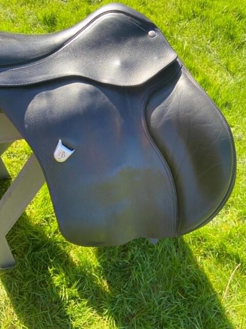 Selle Bates mixte, cuir noir, bon état