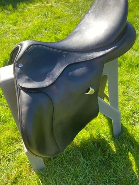 Selle Bates mixte, cuir noir, bon état