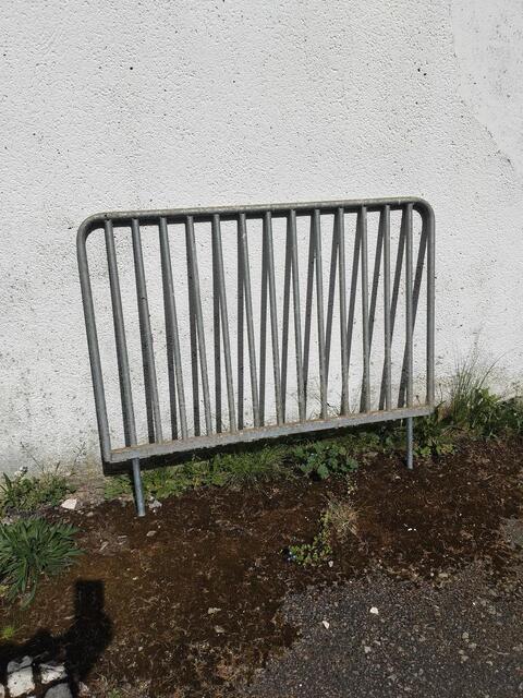 Grille de porte de boxes