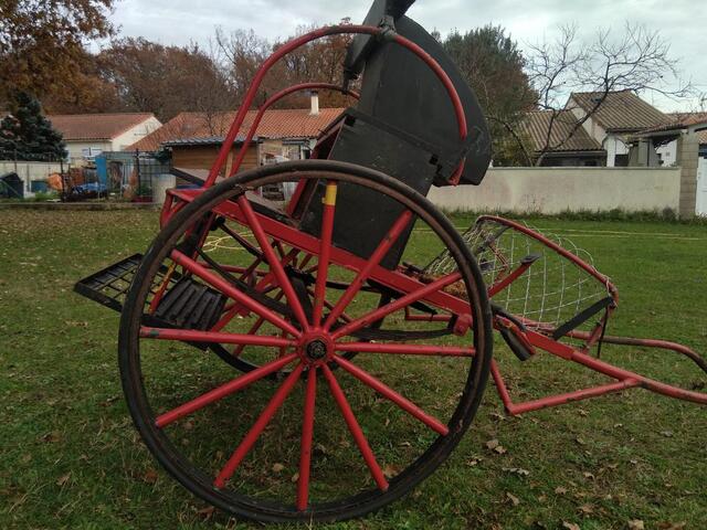 2 roues rouge et noire