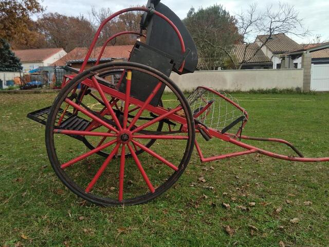 2 roues rouge et noire